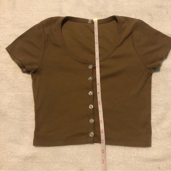 3/20$ SHEIN - Brown T-Shirt Crop Top - Picture 3 of 4